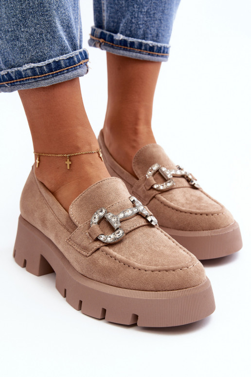 Mokassins mit Ornamenten in der Farbe...