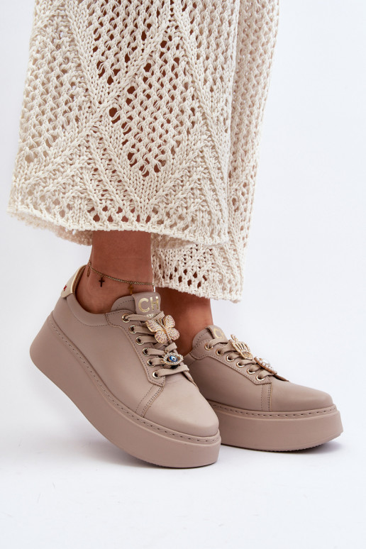 Sneakers Modellschuhe mit schönen... Sneakers Modellschuhe mit schönen...