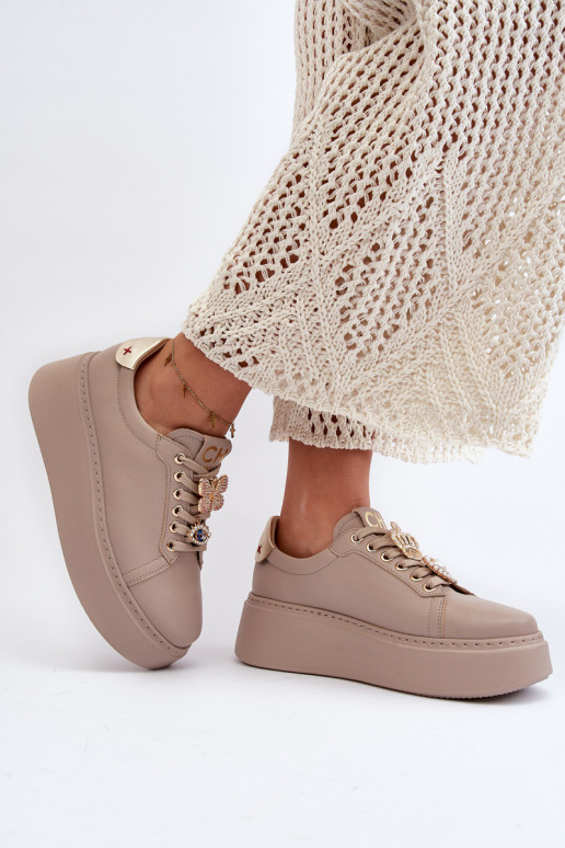 Sneakers Modellschuhe mit schönen... Sneakers Modellschuhe mit schönen...