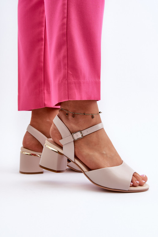 Damensandalen mit niedrigem Absatz in... Damensandalen mit niedrigem Absatz in...