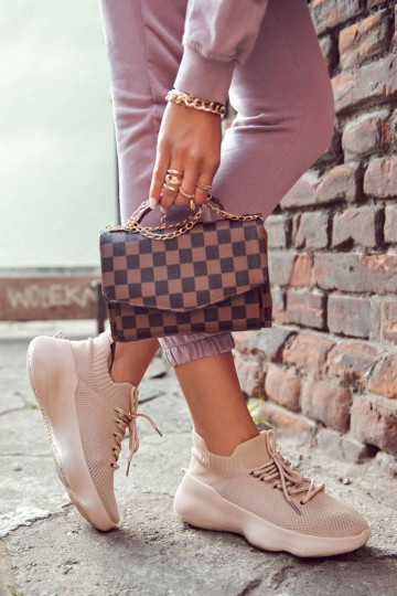 Sportliche Schuhe des... 2