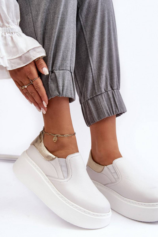 Sneakers mit Plateau in der Farbe...