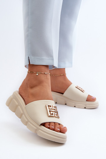 Beigefarbene Lederhausschuhe von Vinceza mit goldenen Details
