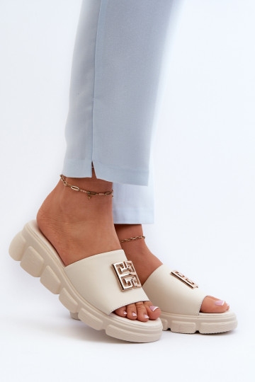 Beigefarbene Lederhausschuhe von Vinceza mit goldenen Details 2