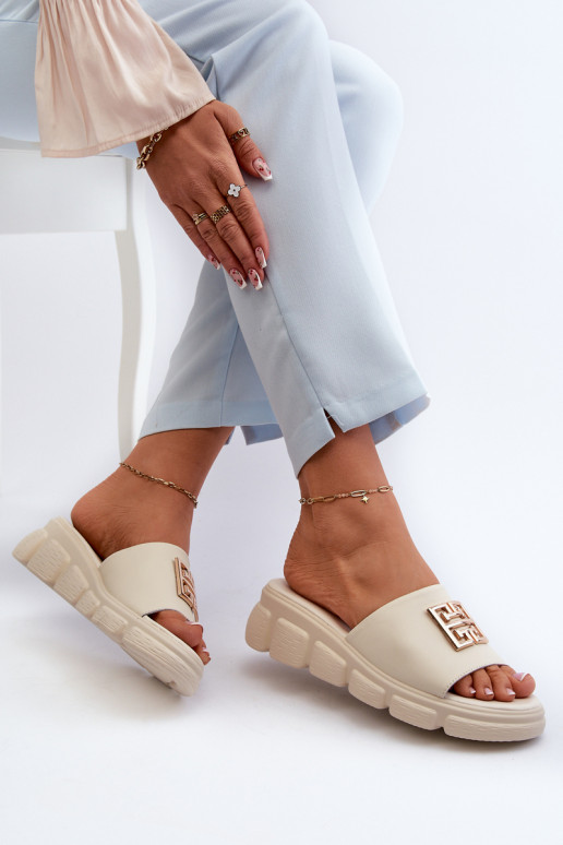 Beigefarbene Lederhausschuhe von...