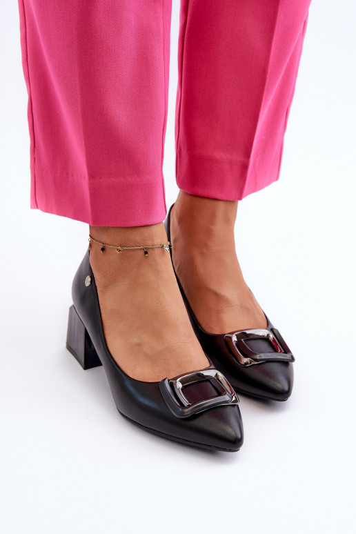 Absatzschuhe mit Ornamenten in der... Absatzschuhe mit Ornamenten in der...