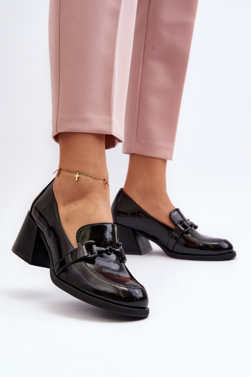 Lackierte Schuhe mit Absatz in der... Lackierte Schuhe mit Absatz in der...