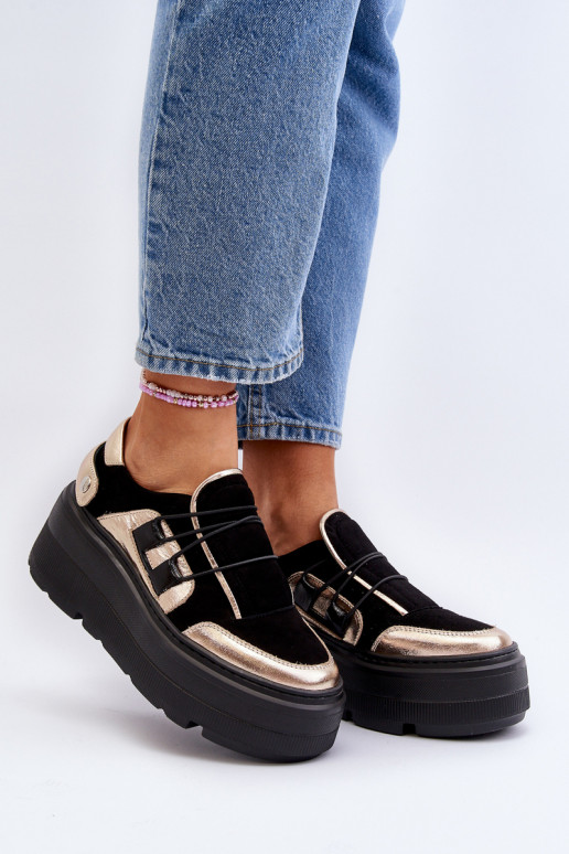 Sneakers-Modellschuhe mit modischen... Sneakers-Modellschuhe mit modischen...