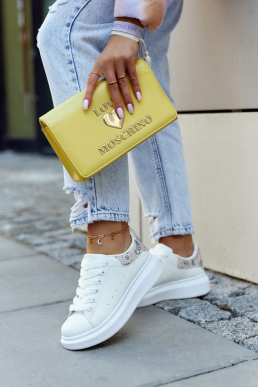 Klassisches Modell von Sportschuhen... Klassisches Modell von Sportschuhen...