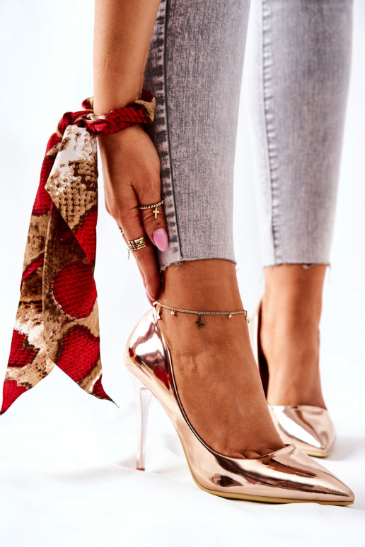 Elegante hochhackige Schuhe mit... Elegante hochhackige Schuhe mit...