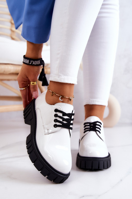 Modische Schuhe mit Lackeffekt La.Fi... Modische Schuhe mit Lackeffekt La.Fi...