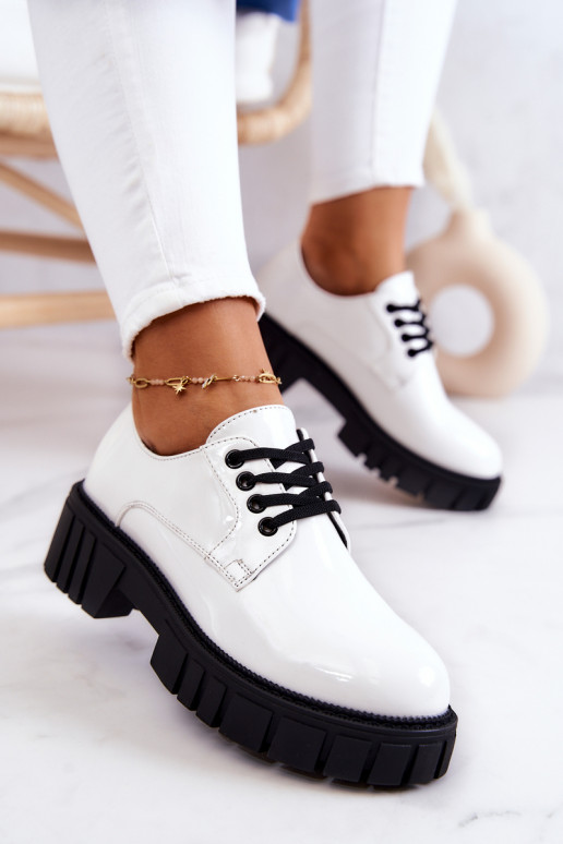 Modische Schuhe mit Lackeffekt La.Fi... Modische Schuhe mit Lackeffekt La.Fi...