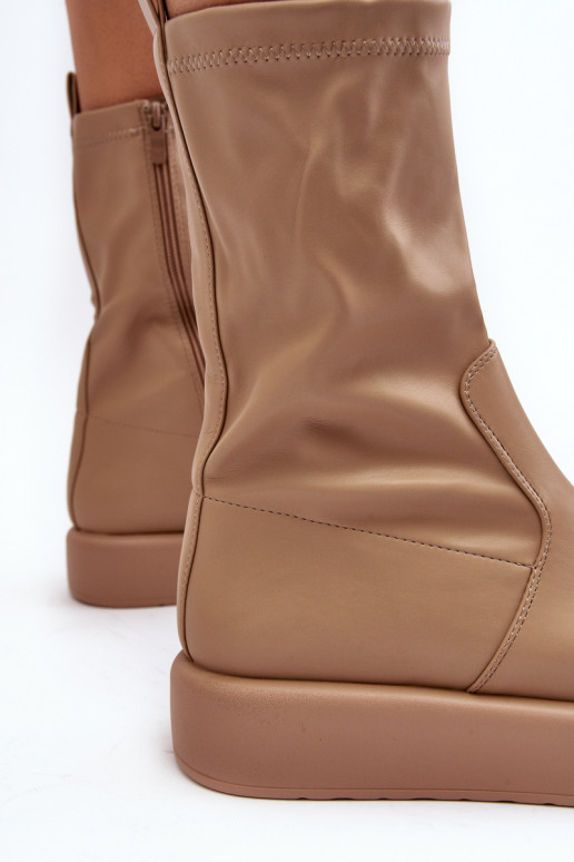 Beigefarbene Plateaustiefel von Algedi Beigefarbene Plateaustiefel von Algedi