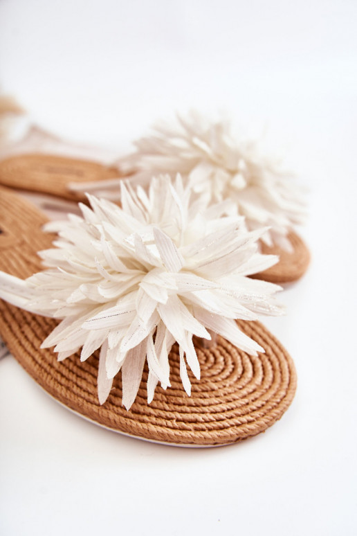 Leichte Hausschuhe in weißer Farbe... Leichte Hausschuhe in weißer Farbe...