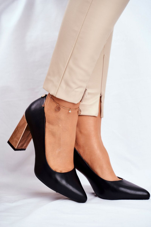 Schuhe eines klassischen Modells mit...