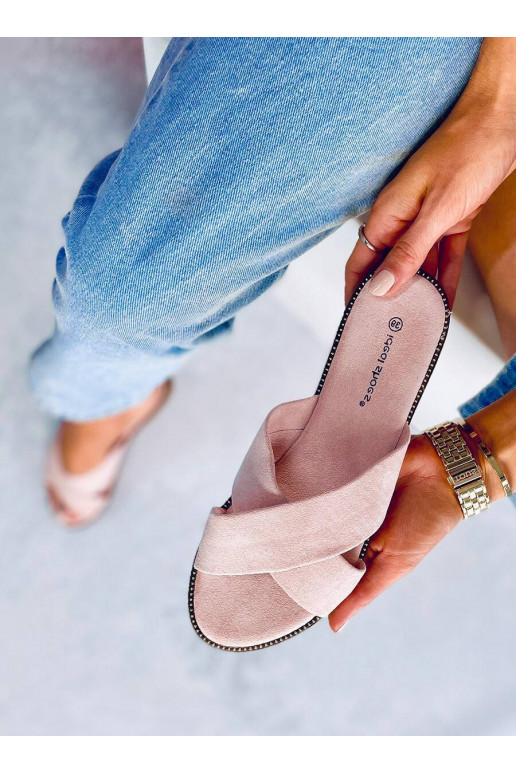 Die Hausschuhe sind rosa