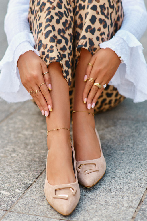 Schuhe mit niedrigem Absatz und...