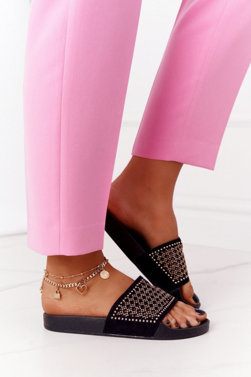 Hausschuhe sind schwarz