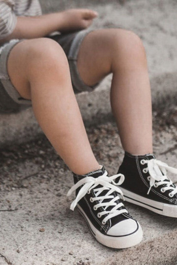 Kinderschuhe mit schwarzer...