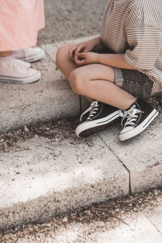 Kinderschuhe mit schwarzer Sohle Kinderschuhe mit schwarzer Sohle