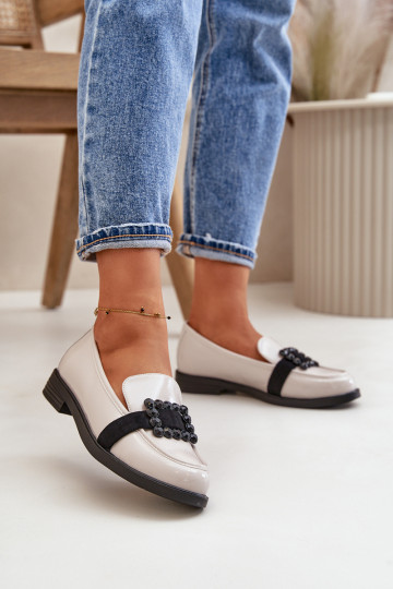 Lackierte Mokassins Feminin mit Ornamenten graue Farbe Vinceza 58389 2