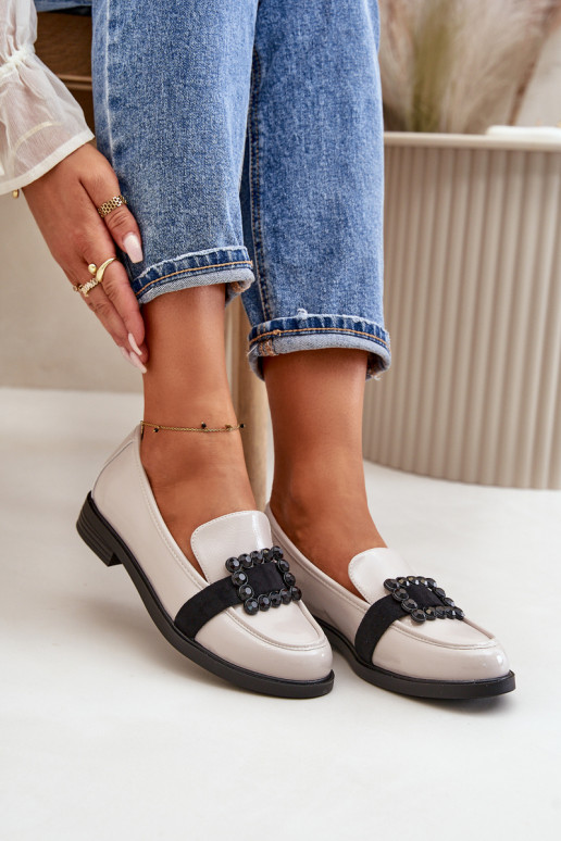 Lackierte Mokassins Feminin mit Ornamenten graue Farbe Vinceza 58389 Lackierte Mokassins Feminin mit Ornamenten graue Farbe Vinceza 58389