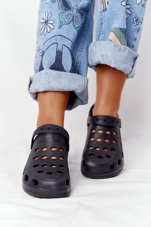 Hausschuhe aus schwarzem EVA