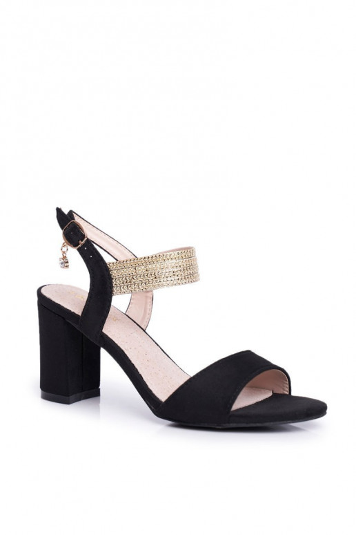 Damen-Sandalen aus Wildleder mit hohen Absätzen in der Farbe Schwarz. Viel Spaß
