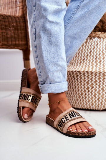 Hausschuhe mit glitzernden Ösen in der Farbe Beige Be Nice 2