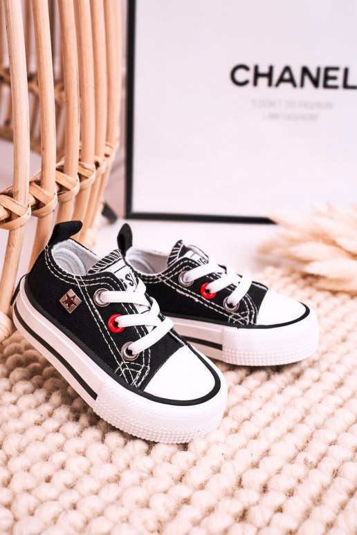 Klassische Kinder-Sneakers mit flacher Sohle BIG STAR HH374194 in schwarzer Farbe Klassische Kinder-Sneakers mit flacher Sohle BIG STAR HH374194 in schwarzer Farbe