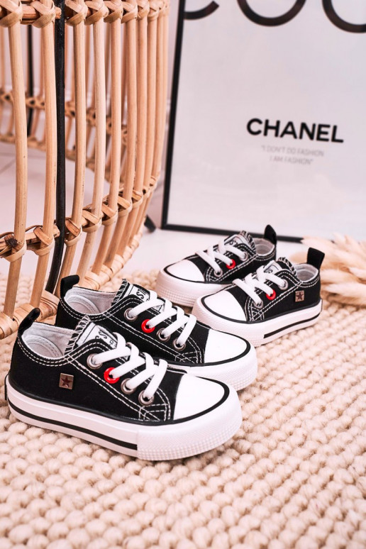 Klassische Kinder-Sneakers mit flacher Sohle BIG STAR HH374194 in schwarzer Farbe Klassische Kinder-Sneakers mit flacher Sohle BIG STAR HH374194 in schwarzer Farbe