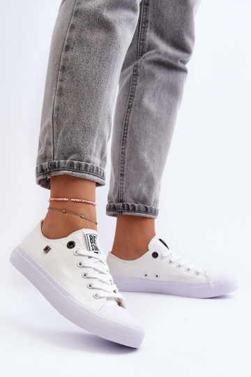 Flache Sneakers des klassischen Modells BIG STAR AA274010 in weißer Farbe