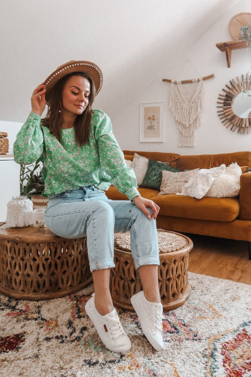 mit Spitzenmotiven Sneakers BIG STAR W274925 weiße Farbe 2