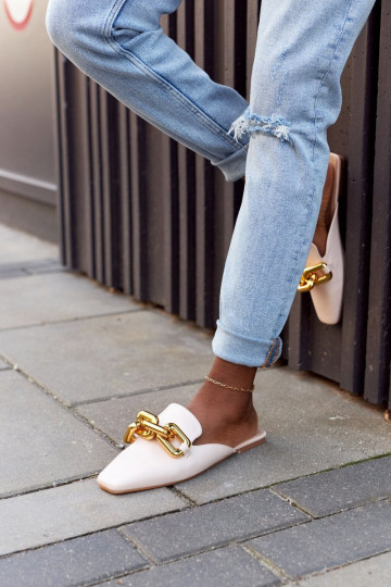 Call On Me Sandalen mit Kette in Beige
