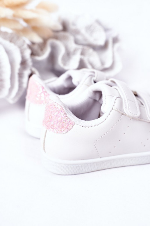Kinder-Sneaker mit Klebeverschlüssen, weiß-rosa Farbe, süßes Mädchen Kinder-Sneaker mit Klebeverschlüssen, weiß-rosa Farbe, süßes Mädchen