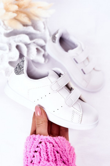Kinder-Sneaker mit Klebeverschlüssen in der Farbe Weiß-Silber „Cute Girl“. 2