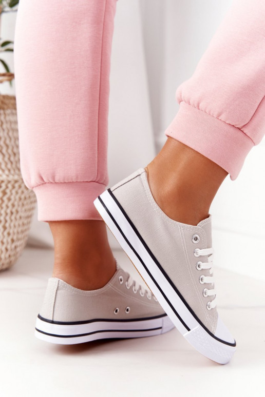 Freizeitschuhe des klassischen Modells in grauer Farbe Freizeitschuhe des klassischen Modells in grauer Farbe