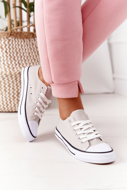 Freizeitschuhe des klassischen Modells in grauer Farbe Freizeitschuhe des klassischen Modells in grauer Farbe