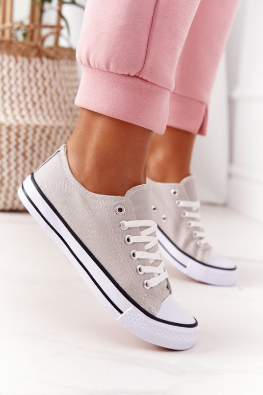 Freizeitschuhe des klassischen Modells in grauer Farbe Freizeitschuhe des klassischen Modells in grauer Farbe