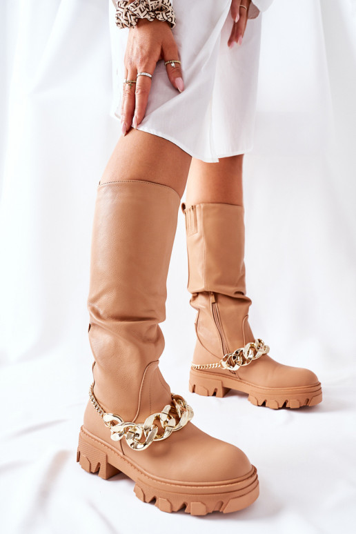 Lange Stiefel mit stilvollen Details in der Farbe Braun von Cecina Lange Stiefel mit stilvollen Details in der Farbe Braun von Cecina