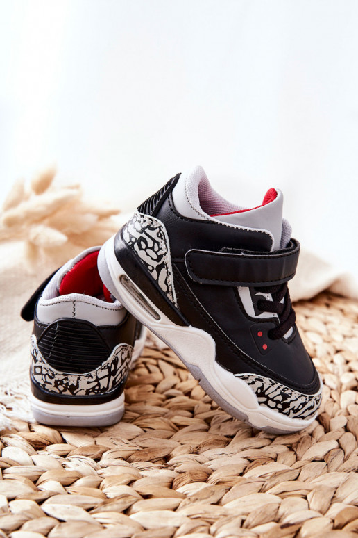 Kinder-Sneaker aus schwarzem und rotem Leinen Kinder-Sneaker aus schwarzem und rotem Leinen