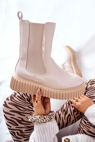 mit Lackeffekt Stiefel mit Plateau in der Farbe Beige Sereia 2