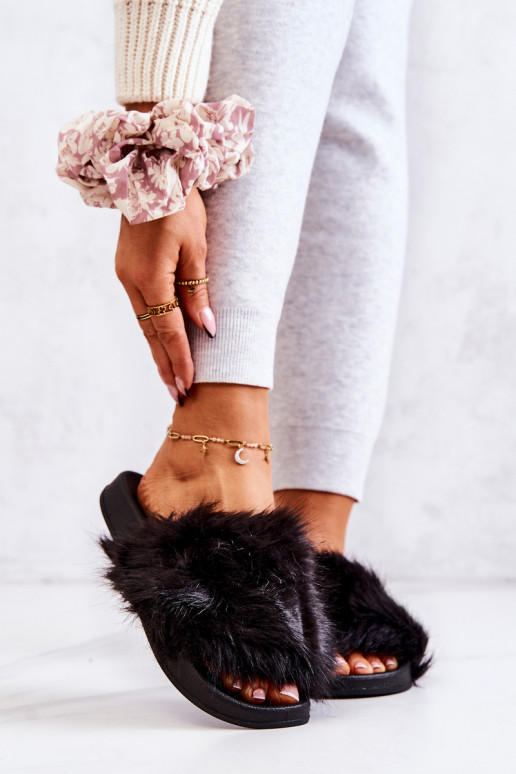 Hausschuhe mit Fell in der Farbe Schwarz Pollie Hausschuhe mit Fell in der Farbe Schwarz Pollie