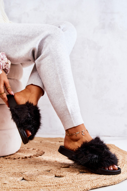 Hausschuhe mit Fell in der Farbe Schwarz Pollie Hausschuhe mit Fell in der Farbe Schwarz Pollie