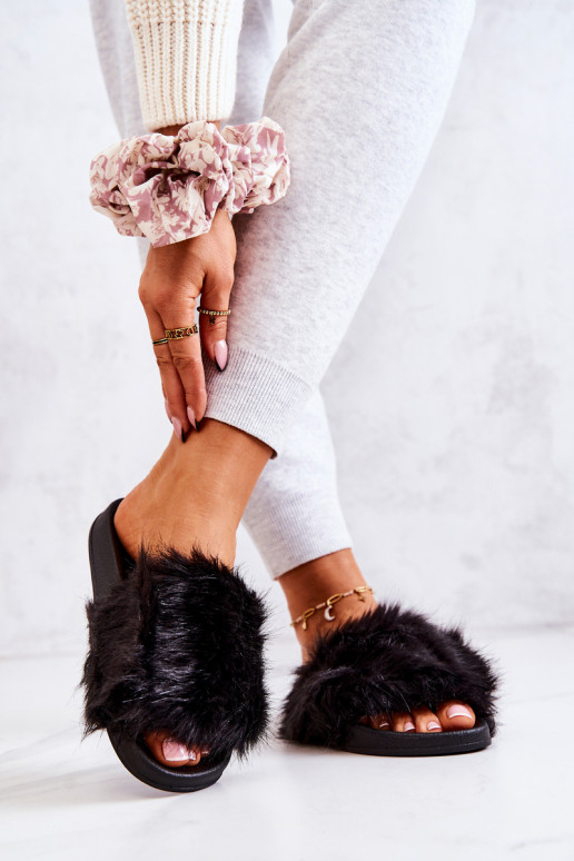 Hausschuhe mit Fell in der Farbe Schwarz Pollie Hausschuhe mit Fell in der Farbe Schwarz Pollie