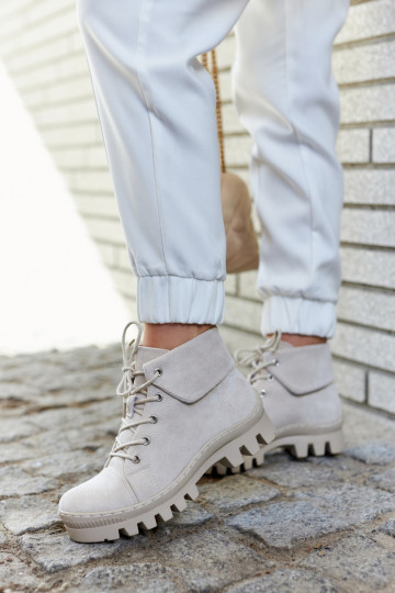 Dulles-Wildlederstiefeletten mit Riemchen in Grau