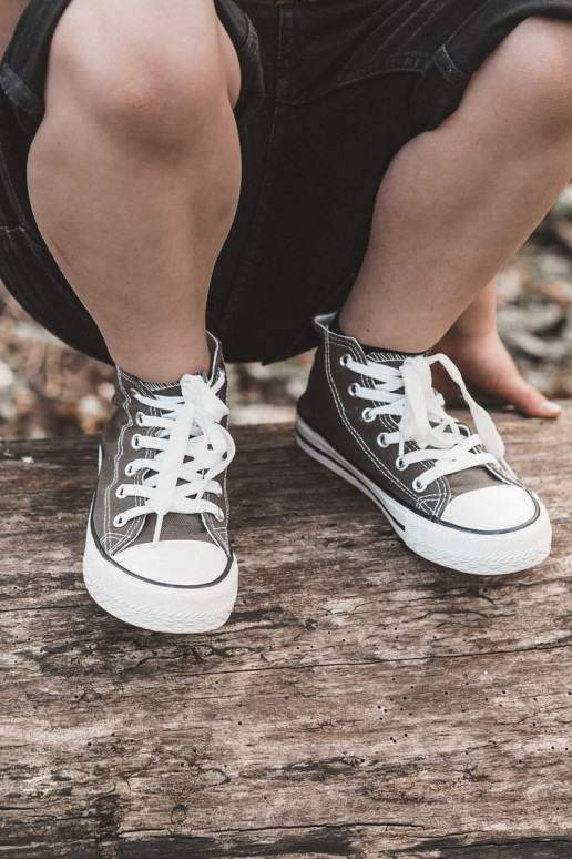 Kinder-Freizeitschuhe mit Sohle in der Farbe Khaki von Filemon Kinder-Freizeitschuhe mit Sohle in der Farbe Khaki von Filemon