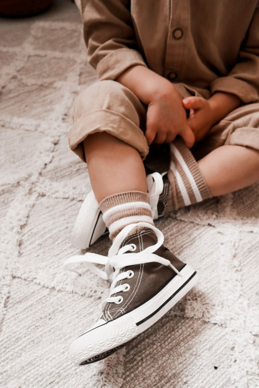 Kinder-Freizeitschuhe mit Sohle in der Farbe Khaki von Filemon Kinder-Freizeitschuhe mit Sohle in der Farbe Khaki von Filemon