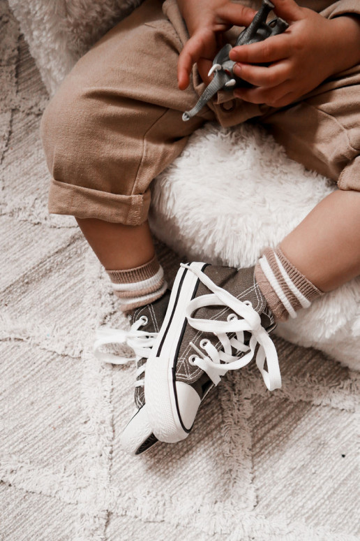 Kinder-Freizeitschuhe mit Sohle in der Farbe Khaki von Filemon Kinder-Freizeitschuhe mit Sohle in der Farbe Khaki von Filemon