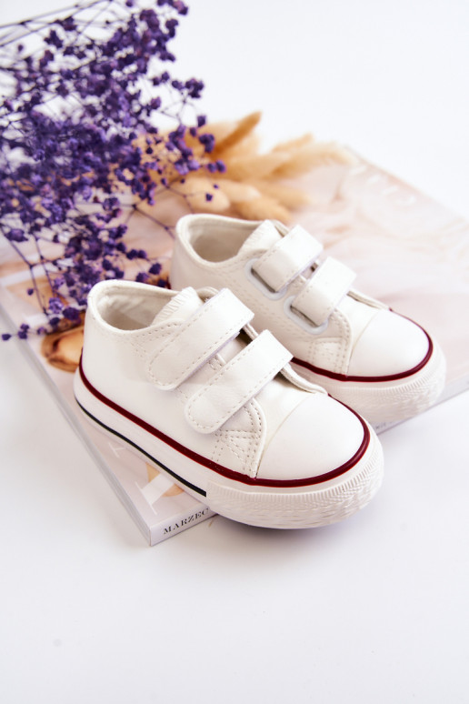 Kinder-Sneaker, Freizeitschuhe mit Klebeverschlüssen in der weißen Farbe Foster